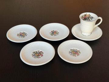 Wedgwood Conway koffiekop (1) en schotels (5) beschikbaar voor biedingen