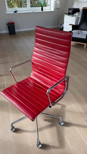 Charles Eames bureaustoel beschikbaar voor biedingen