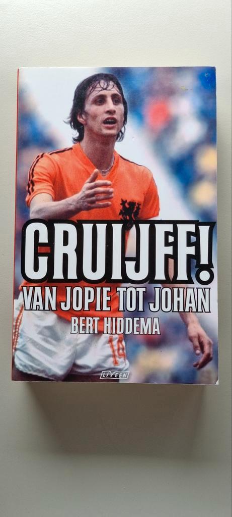 Cruijff! Van Jopie tot Johan - Bert Hiddema, Boeken, Biografieën, Gelezen, Sport, Ophalen of Verzenden