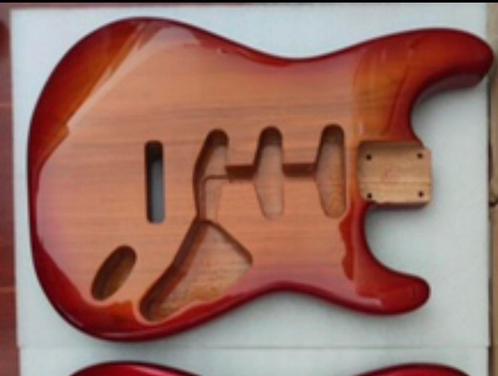 Stratocaster style body “Amber finish Gloss”alder new, Muziek en Instrumenten, Instrumenten | Onderdelen, Nieuw, Ophalen of Verzenden