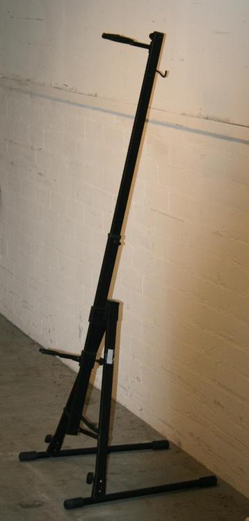 Inklapbare standaard voor contrabas/cello, bieden vanaf €33 beschikbaar voor biedingen