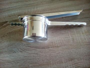 Aardappelpers / puree pers  beschikbaar voor biedingen