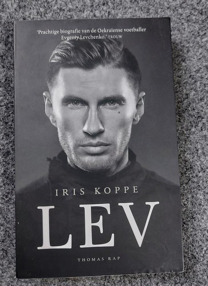 Iris Koppe - Lev, Boeken, Biografieën, Zo goed als nieuw, Sport, Ophalen of Verzenden