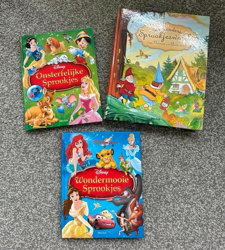 3 sprookjesboeken: 2 Disney en 1 Grimm (zgan), Boeken, Sprookjes en Fabels, Zo goed als nieuw, Ophalen of Verzenden