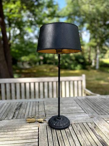 Brocante zwarte tafelschemerlamp beschikbaar voor biedingen