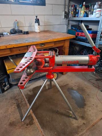 Professionele pijpenbuiger hydraulisch  beschikbaar voor biedingen