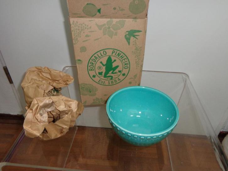 Nieuw Bordallo Pinheiro schaaltje, aqua groen, Huis en Inrichting, Keuken | Servies, Nieuw, Schaal of Schalen, Overige stijlen