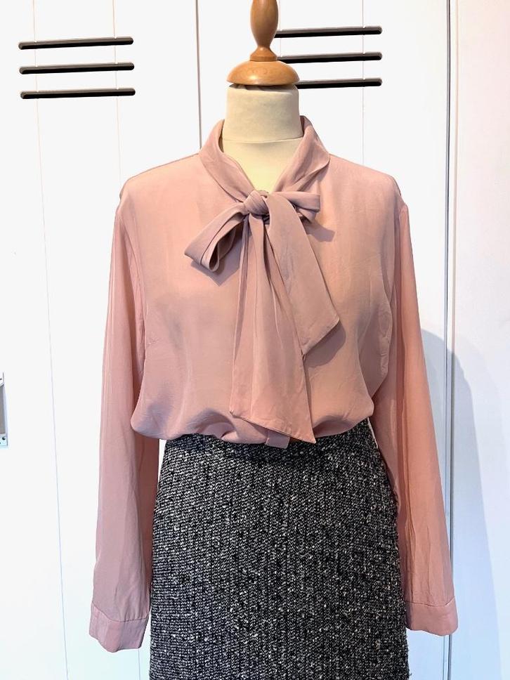 chique! MALENE BIRGER blouse met strik  past mt 38 / 40 / 42, Kleding | Dames, Blouses en Tunieken, Gedragen, Maat 38/40 (M), Roze