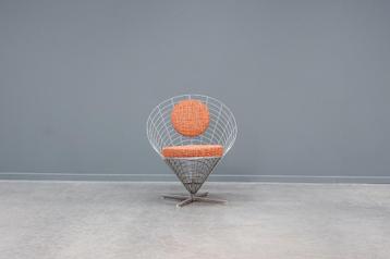 Cone chair beschikbaar voor biedingen