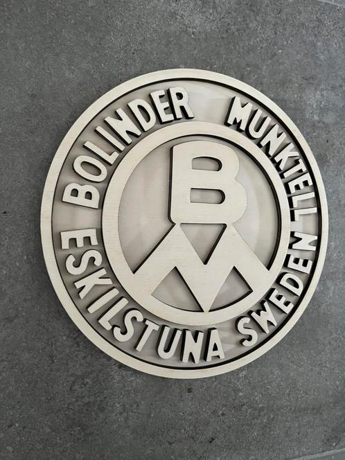 Bolinder Munktell 3D embleem van hout 30cm, Hobby en Vrije tijd, Overige Hobby en Vrije tijd, Nieuw, Ophalen of Verzenden