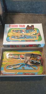 Blikken trein in originele doos met sleutel werkend, Antiek en Kunst, Antiek | Speelgoed, Ophalen of Verzenden