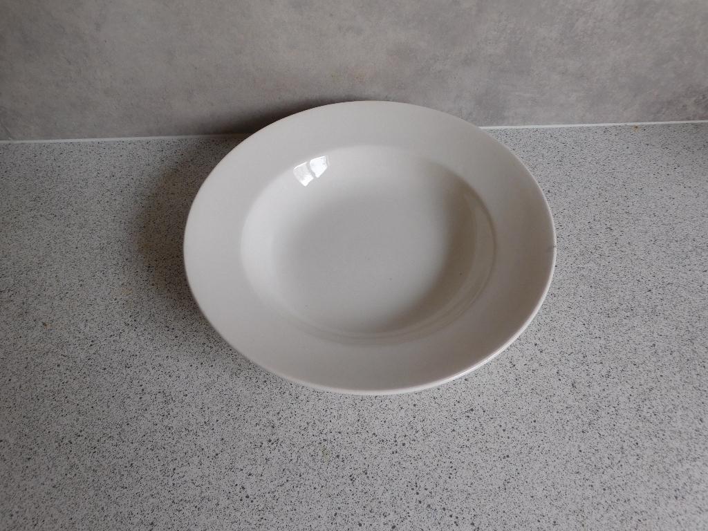 Diep bord 22,5 cm. Creme La Louviere Boch Belgium, Antiek en Kunst, Antiek | Servies los, Ophalen of Verzenden