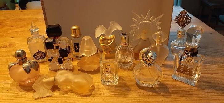 14 zeer mooie parfumflessen, meeste leeg, Verzamelen, Overige Verzamelen, Gebruikt, Ophalen of Verzenden