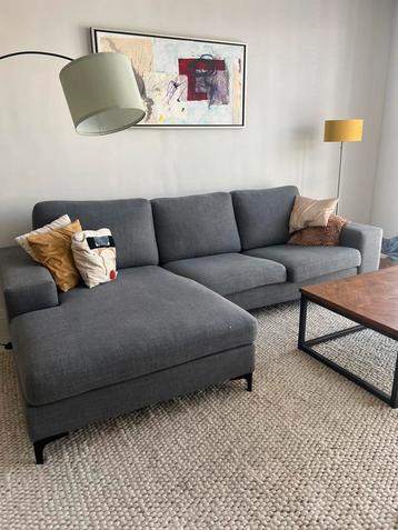 Prachtige grijze 3.5 zits bank met chaise longue