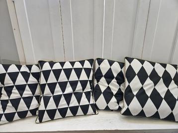 FERM Living 4 kussens zwart-wit geblokt beschikbaar voor biedingen