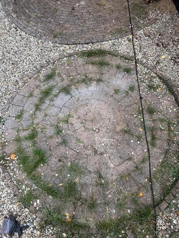 Cirkel tuin klinkers beschikbaar voor biedingen