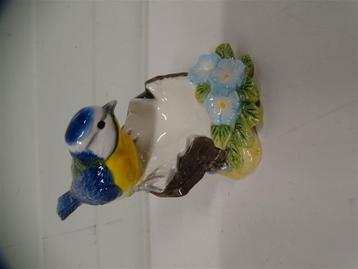A6126. John Beswick Porseleinen beeldje vogel met bakje beschikbaar voor biedingen