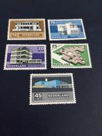 NVPH nrs 920/924 met plakrest, Postzegels en Munten, Postzegels | Nederland, Ophalen of Verzenden, Postfris