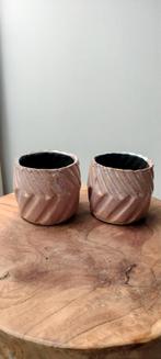 Twee handgemaakte potjes - Daniel Old Pink, Ophalen