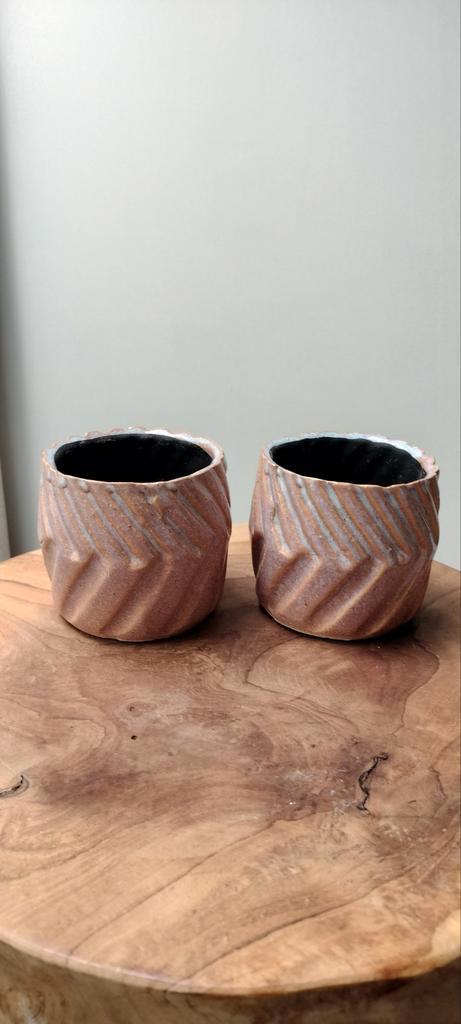 Twee handgemaakte potjes - Daniel Old Pink, Antiek en Kunst, Antiek | Keramiek en Aardewerk, Ophalen