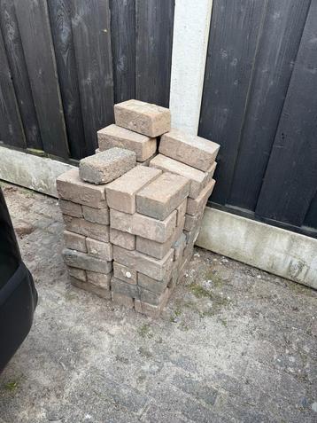 Klinkers 60 stuks gratis af te halen beschikbaar voor biedingen