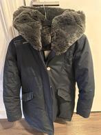 Woolrich jas, Kleding | Dames, Maat 38/40 (M), Blauw, Ophalen of Verzenden, Zo goed als nieuw