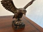 Bronzen adelaar op marmeren voet, Antiek en Kunst, Antiek | Koper en Brons, Ophalen