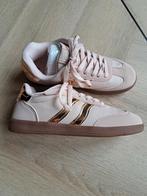 SNEAKERS NIEUW MAAT 37 ZALM KLEUR MET GOUD ACCENT, Ophalen of Verzenden, Nieuw, Sneakers of Gympen