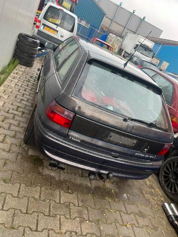 Opel astra f 5 deurs onderdelen  beschikbaar voor biedingen