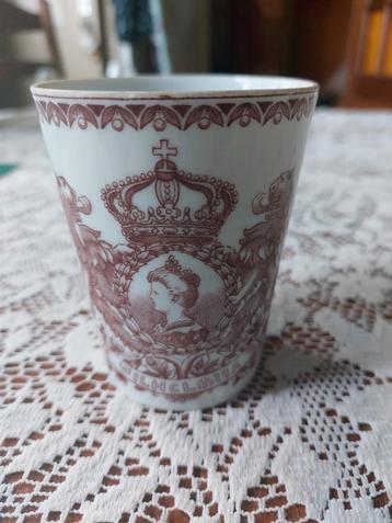 2 HERINNERING'S BEKERS beschikbaar voor biedingen