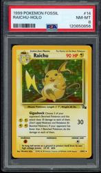 Raichu Holo PSA 8 - 14/62 - Fossil 1999, Ophalen of Verzenden, Zo goed als nieuw, Losse kaart, Foil
