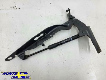 Motorkap scharnier L Volvo V70/XC70/S80 ('07-'17) 31250186 beschikbaar voor biedingen