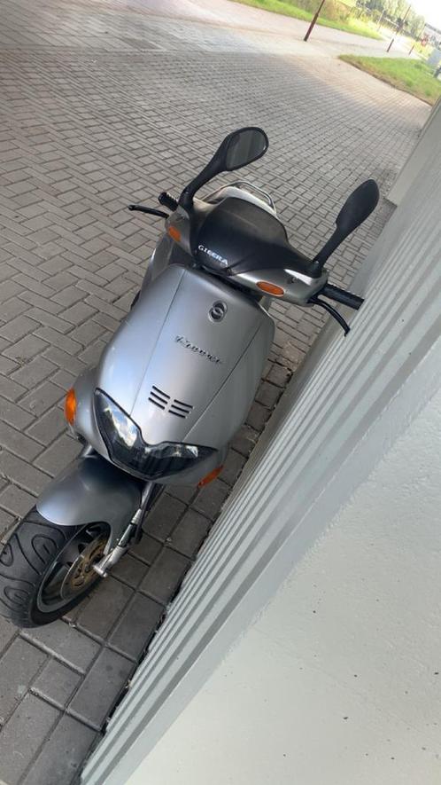 Gilera runner 50cc dd 1999, Fietsen en Brommers, Snorfietsen en Snorscooters, Gebruikt, Gilera, Benzine, Ophalen