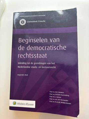Beginselen van de democratische rechtsstaat beschikbaar voor biedingen