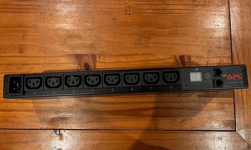 APC AP7821B Switched Rack PDU – 1U – 8x C13 – Nette staat, Computers en Software, Noodvoedingen (UPS), Zo goed als nieuw, Verzenden