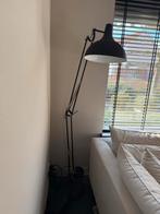 Stijlvolle zwarte stalen voetlamp, Huis en Inrichting, Ophalen, Zo goed als nieuw, Metaal, 150 tot 200 cm