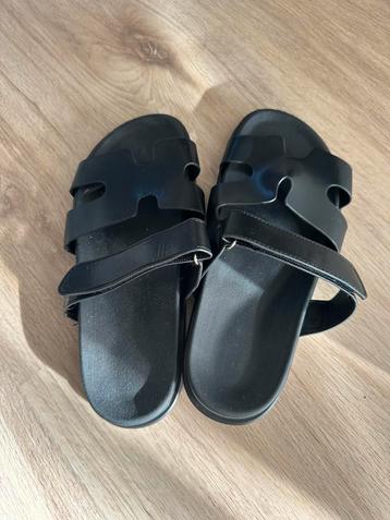 Dames slippers beschikbaar voor biedingen