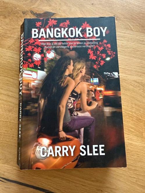 Carry Slee - Bangkok Boy, Boeken, Literatuur, Zo goed als nieuw, Nederland, Ophalen of Verzenden