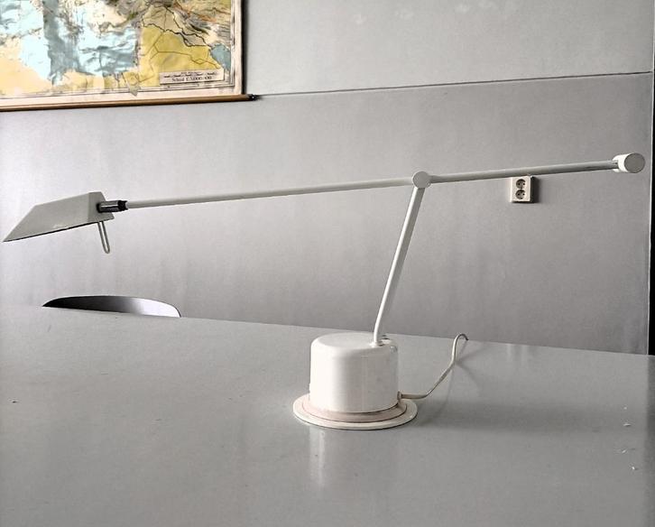 vintage bureaulamp hengellamp Massive postmodern design, Huis en Inrichting, Lampen | Tafellampen, Zo goed als nieuw, Minder dan 50 cm
