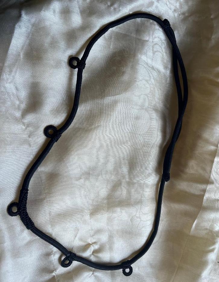 Halskoord voor dragen van één of meerdere Boeddha amuletten, Antiek en Kunst, Antiek | Religie, Ophalen of Verzenden