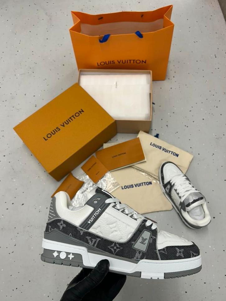 Trainers skates lv grijs wit AAA+, Kleding | Heren, Schoenen, Nieuw, Ophalen