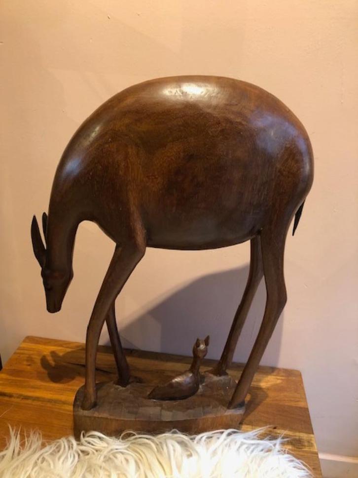 Teakhouten beeld hert met jong - XL, Antiek en Kunst, Kunst | Beelden en Houtsnijwerken, Ophalen of Verzenden