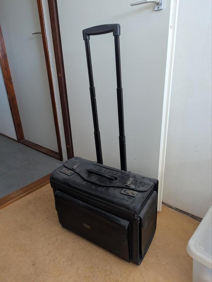 Vintage kunstleren pilotenkoffer met wieltjes, Sieraden, Tassen en Uiterlijk, Koffers, Gebruikt, Zacht kunststof, Minder dan 50 cm