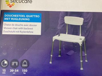 Douchestoel merk Secucare met rugleuning + extra handsteunen beschikbaar voor biedingen