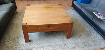 Massief houten salontafel 105x105x47 cm beschikbaar voor biedingen
