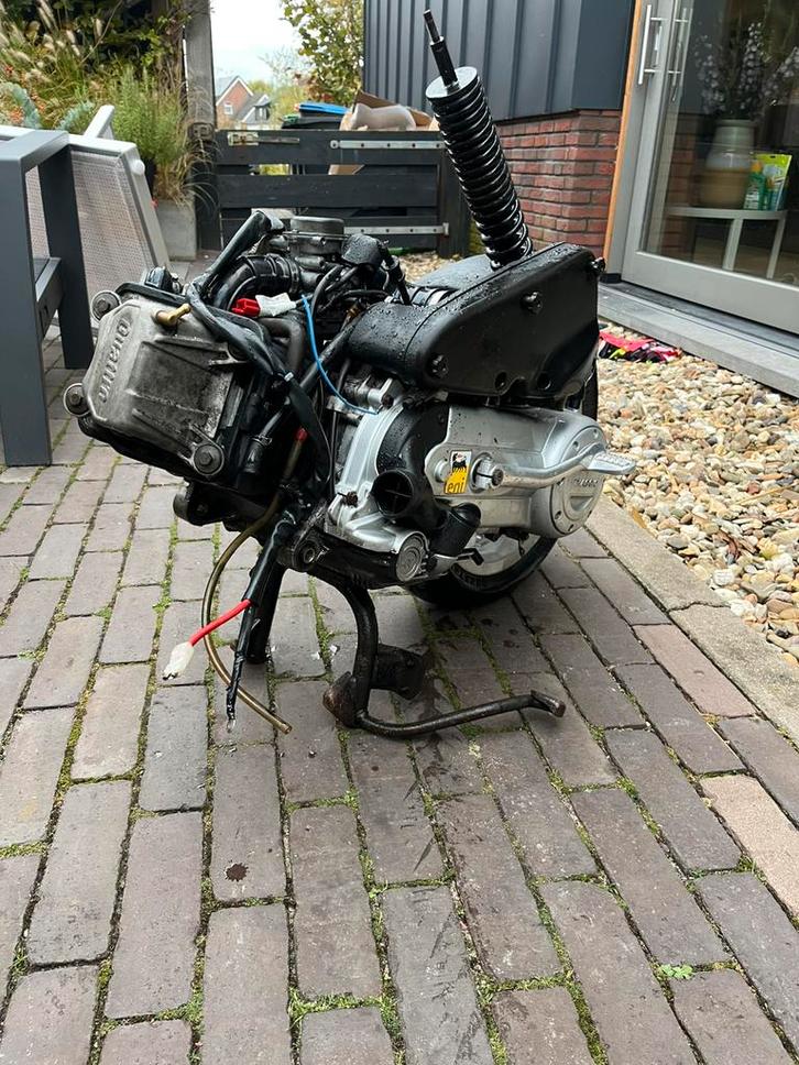 Motorblok Vespa 4T  4v voor Primavera en Sprint, Fietsen en Brommers, Brommeronderdelen | Scooters, Gebruikt, Vespa, Blok, Ophalen
