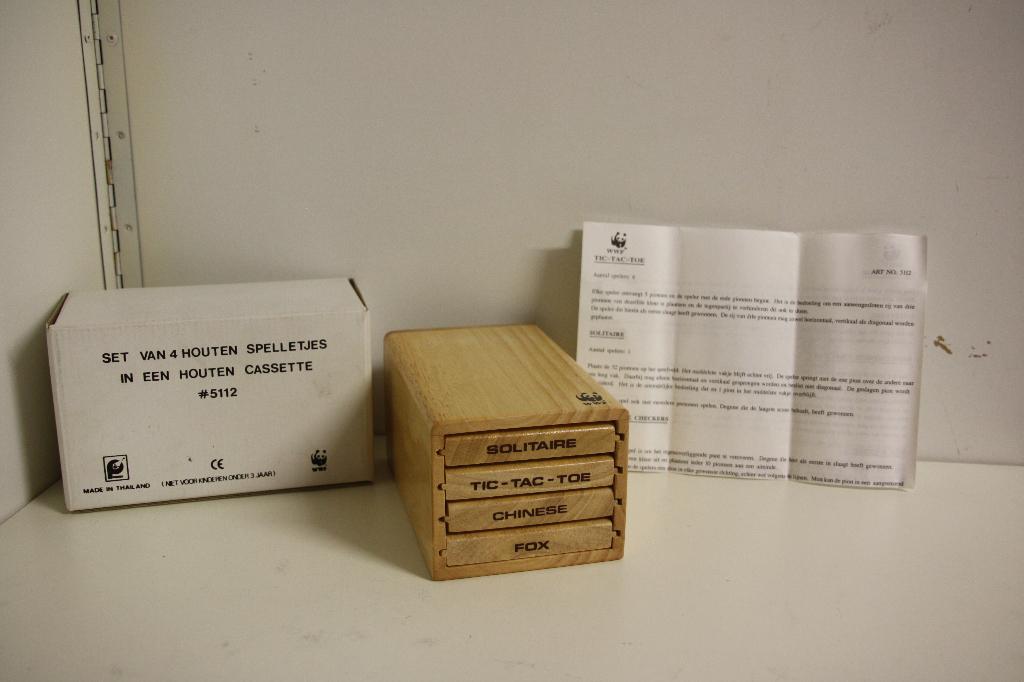 Set van 4 houten spellen in mooie houten cassette.WWF. Nieuw, Ophalen of Verzenden, Minder dan 500 stukjes, Nieuw, Overige typen