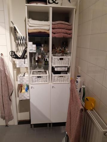 2 badkamer kastje 
