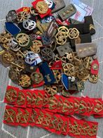 Restant partij militaire emblemen met oa oude slagen., Ophalen of Verzenden, Landmacht, Nederland, Embleem of Badge