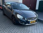 Volvo V60 T3 Start/stop 150pk 2011 Grijs, Auto's, Volvo, Voorwielaandrijving, 74 €/maand, 4 cilinders, Origineel Nederlands
